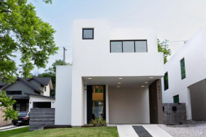 2BR Austin Oasis: Downtown Views + EV Charging